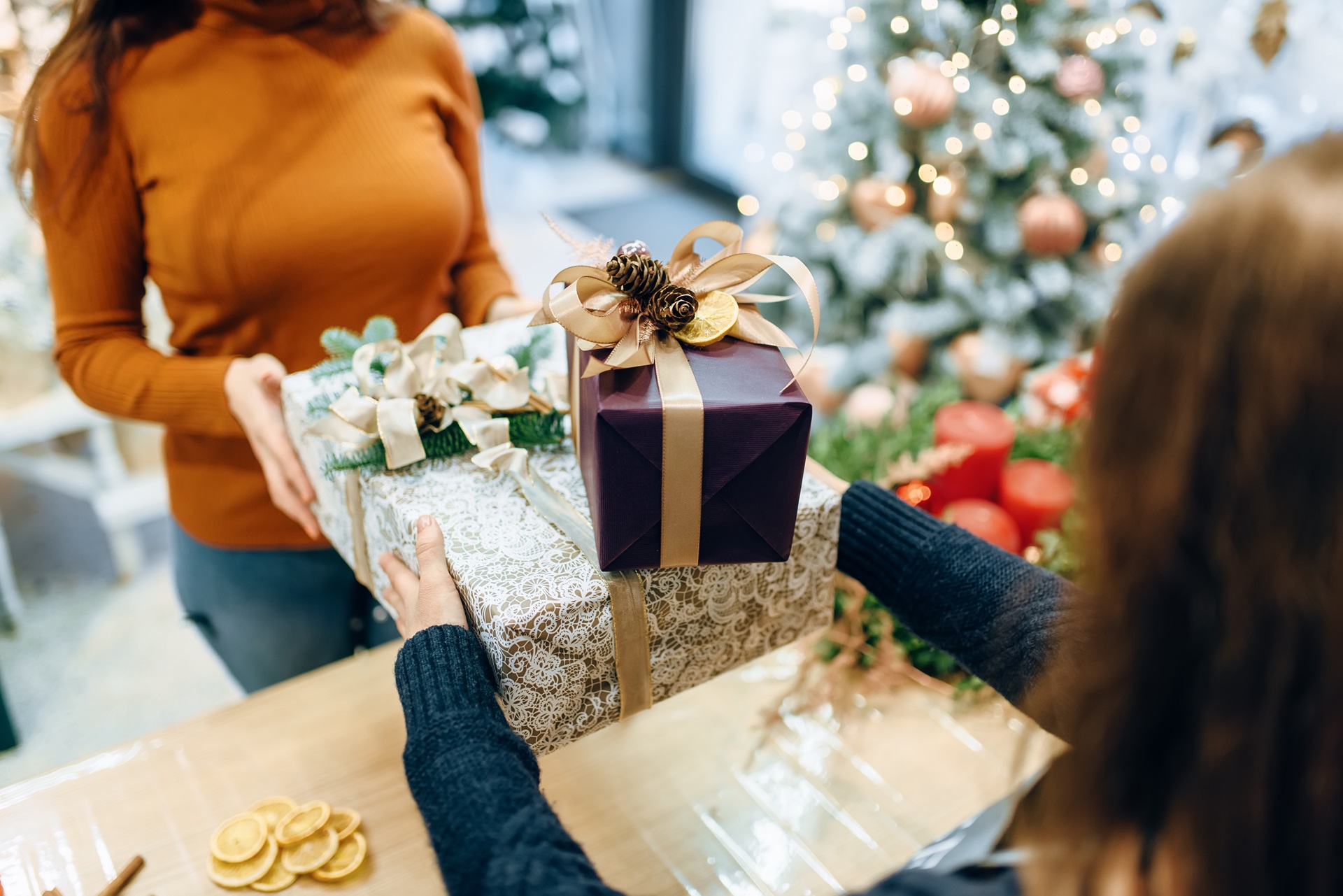 Natale: Confesercenti – Ipsos, rush finale dello shopping, nel weekend 7  milioni di italiani a caccia degli ultimi doni, giro d'affari di 1,5  miliardi di euro - Confesercenti Liguria